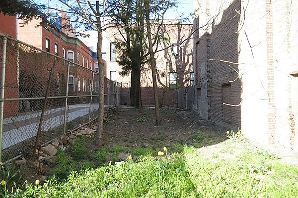 2nd image of E 121st St