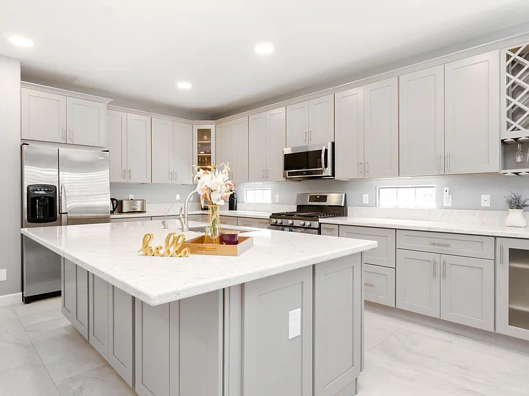 607 E Benrich Dr — Photo 5