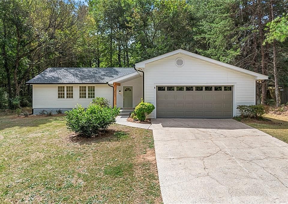1st image of 2557 Twin Oaks Dr SW