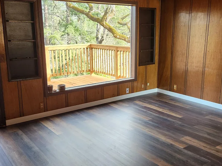 220 Crescent Dr — Photo 2
