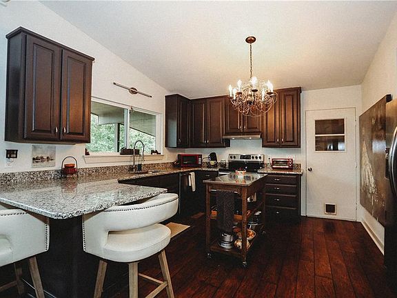 5th image of 14 Spencer Ln