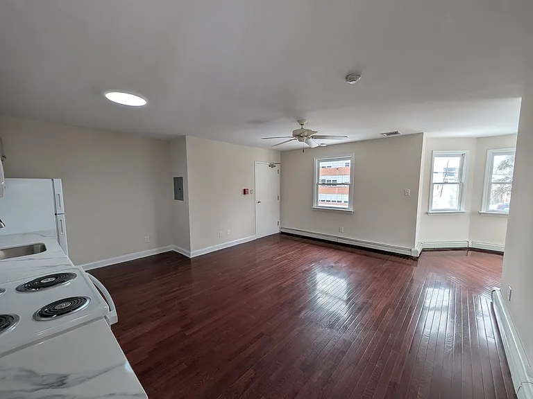 416 Main St #I — Photo 5