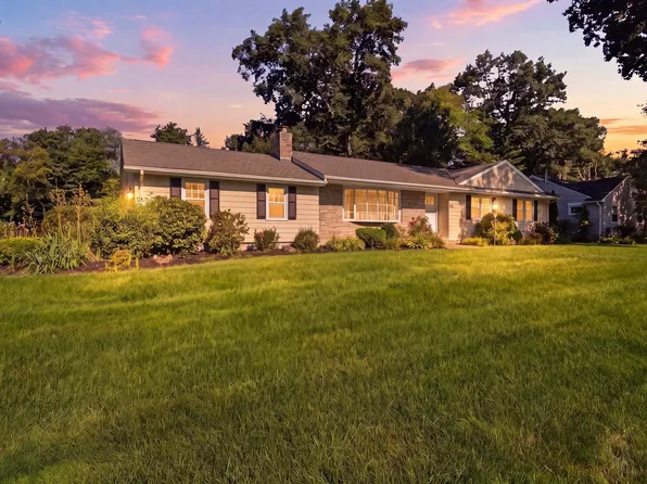 80 Lynnwood Dr, Longmeadow, MA 01106