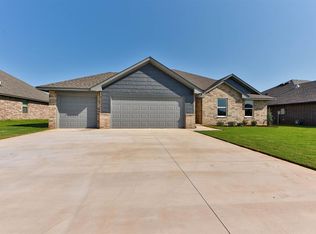 1935 W Flintlock Way, Mustang, OK 73064