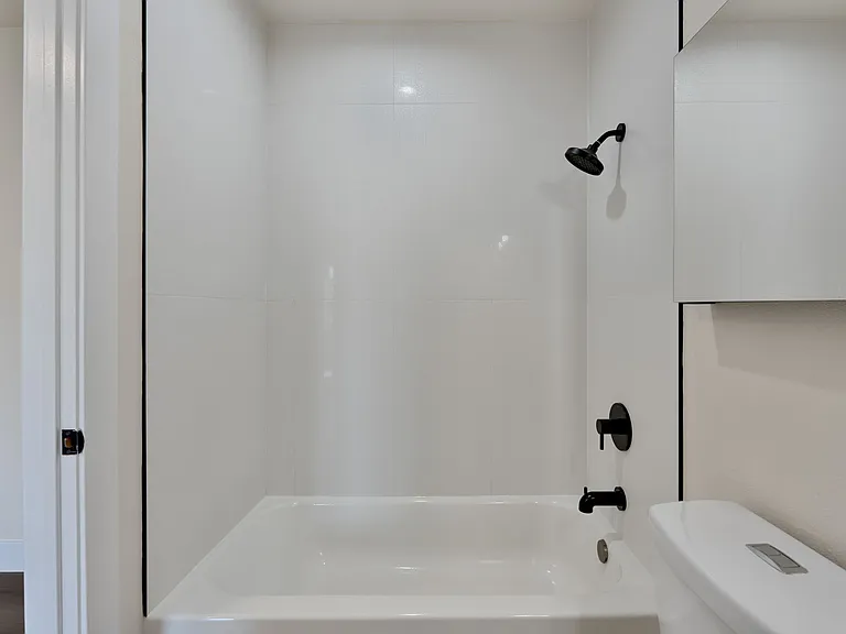 230 N Burlington Ave #1/2 — Photo 11