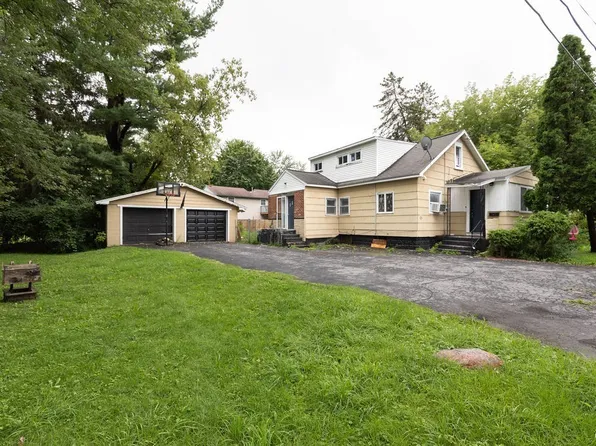 112 Exeter Ave, Liverpool, NY 13088