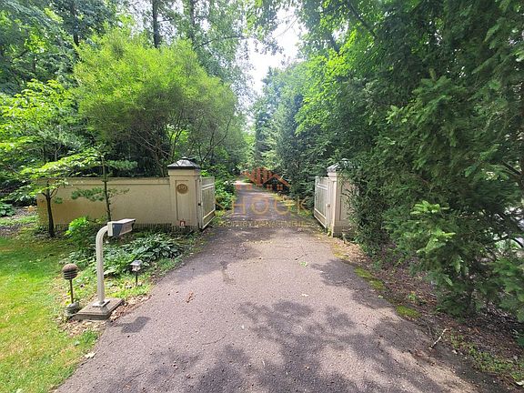 3rd image of 195 Stacey Hollow Ln