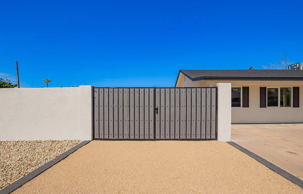 Building Photo - 4402 E Mitchell Dr