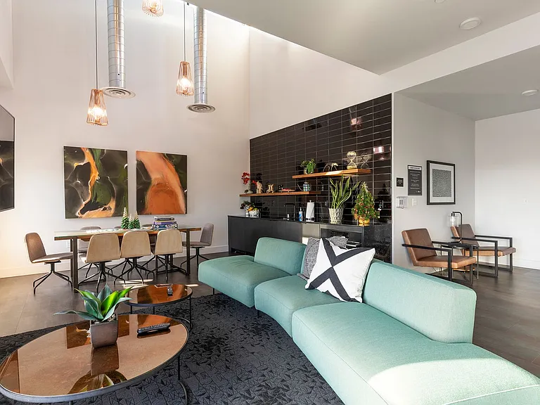 Adell Apartments — Photo 40