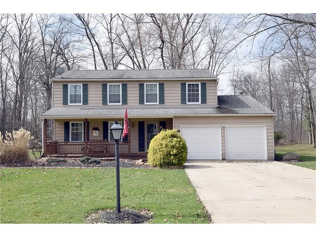 1421 White Oak Dr NE photo 1