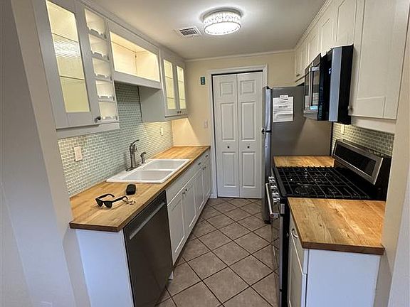 Kitchen - New High-End Appliances