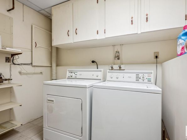 17024 67th Ave NW, Edmonton, AB T5T 1Y8