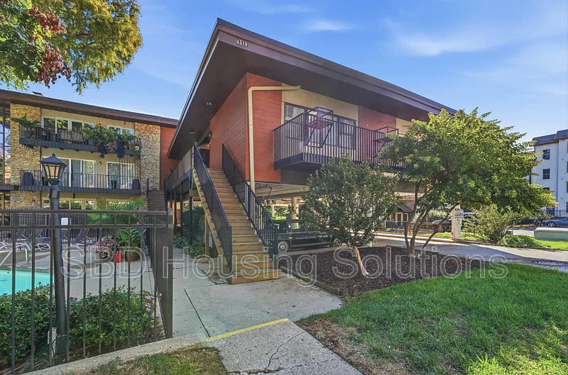 2 bed, 2.0 bath, 1755 sqft, $2,500 — Photo 1