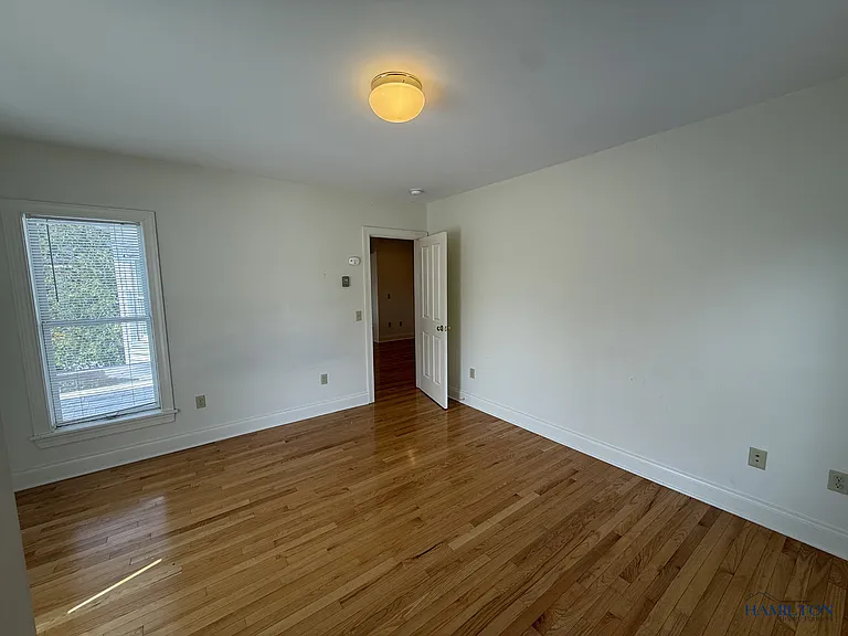 16 N Main St — Photo 8