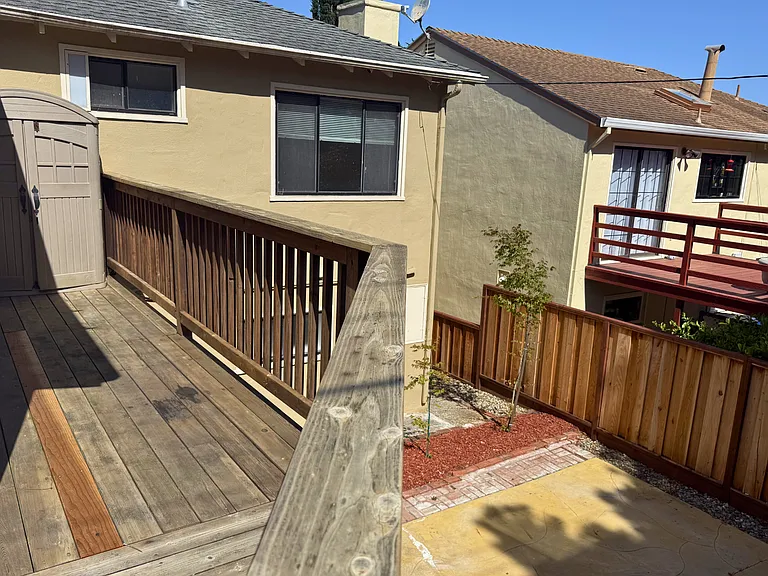 345 Granada Dr — Photo 18