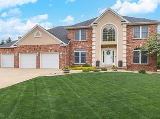 7 Currie Ct, Bloomington, IL 61704