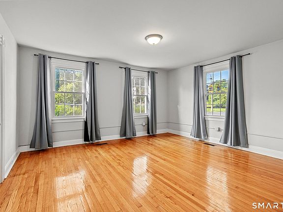 5th image of 324 Washington St #1