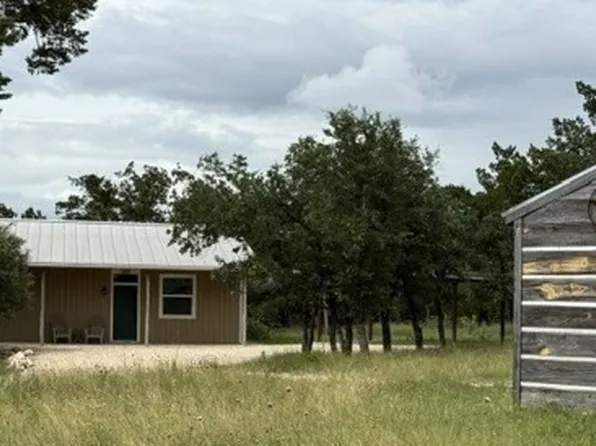 269 Garrison Rd, Fredericksburg, TX 78624