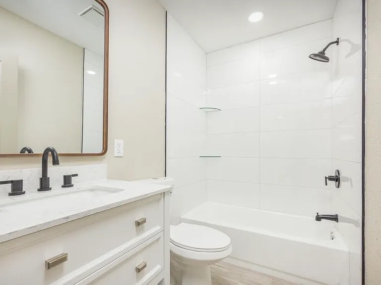 1700 E Grant Rd — Photo 10