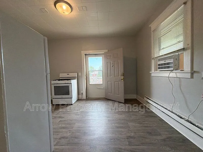 Studio, 1.0 bath, 480 sqft, $625 — Photo 4