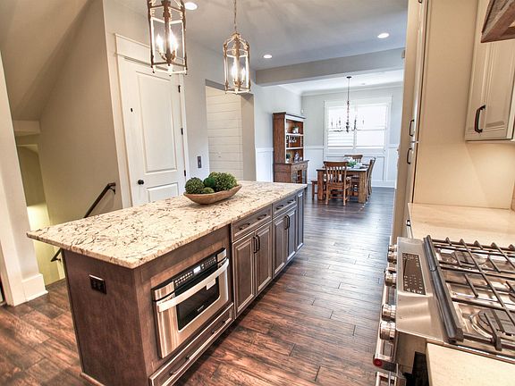 3rd image of 2305 River Terrace Dr