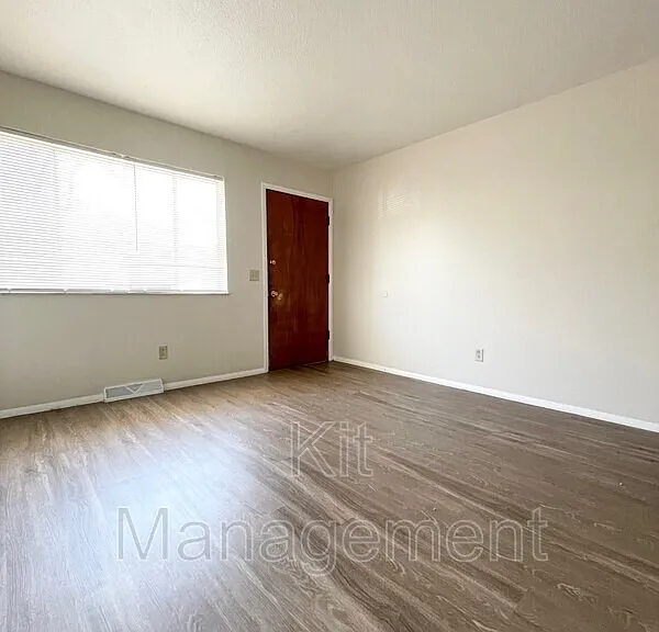 5517 Douglas Rd — Photo 3