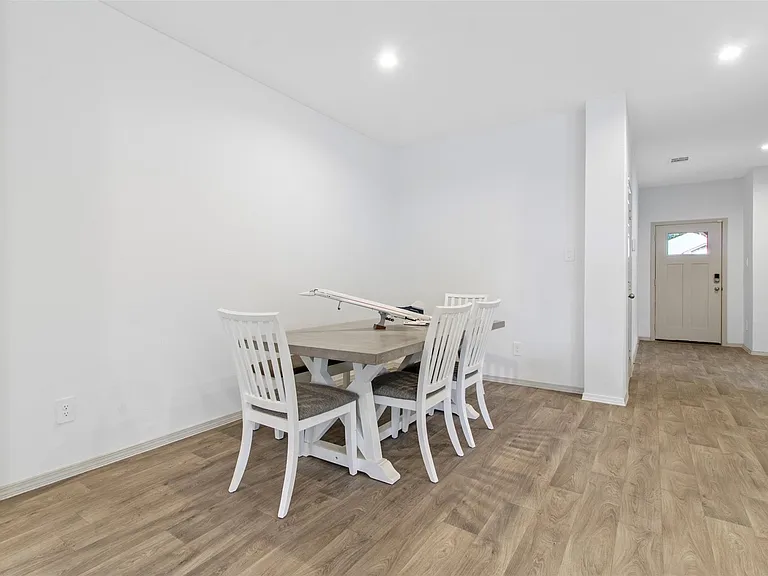 6685 Riplee St — Photo 8