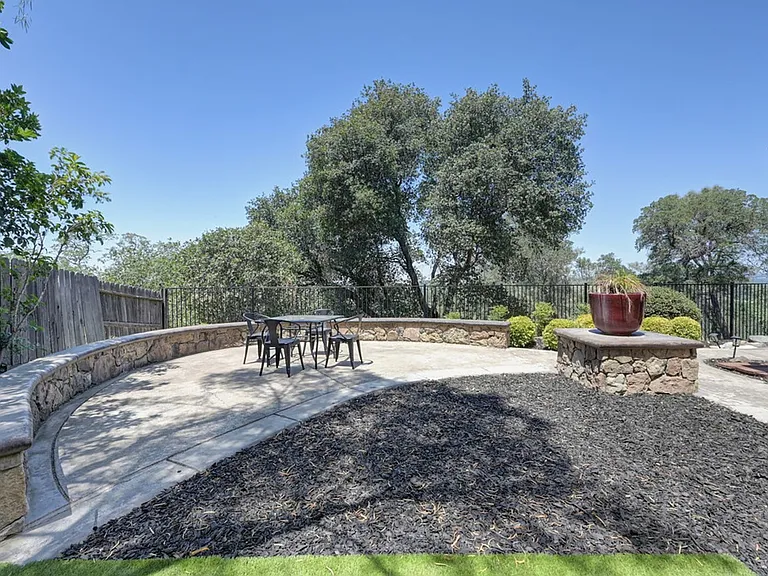 7029 Pembroke Way — Photo 82