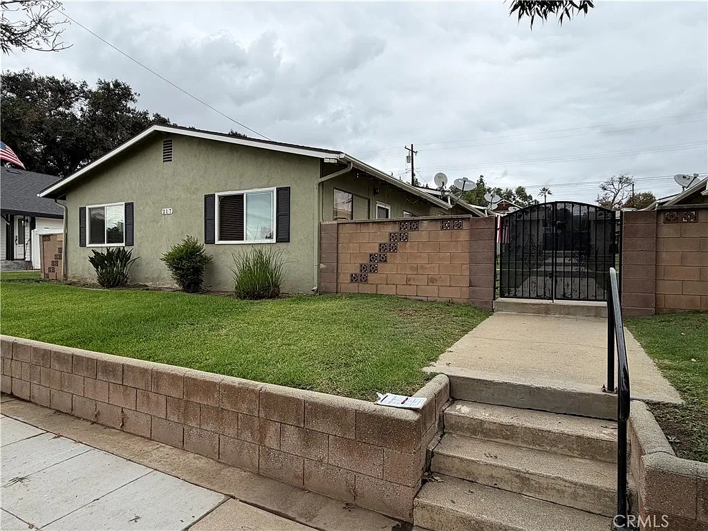 2 bed, 775 sqft, $2,300 — Photo 1