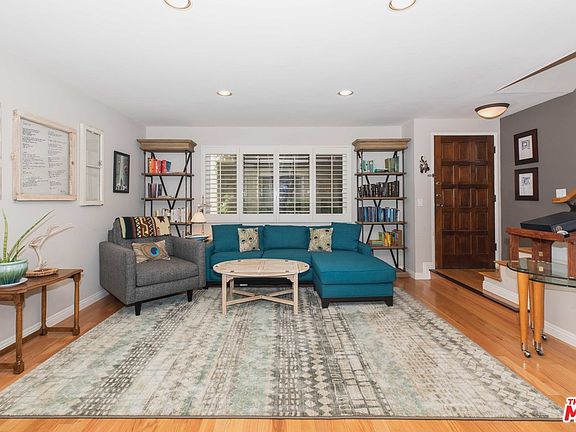 3rd image of 13108 Moorpark St APT 3