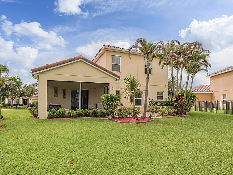 1750 Berkshire Cir SW — Photo 41