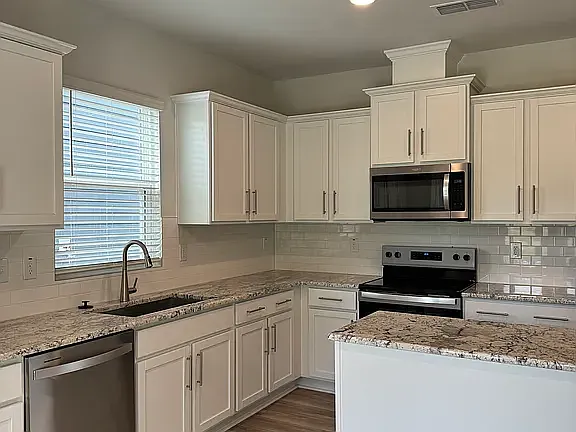 1424 Rhodes Pond St — Photo 4