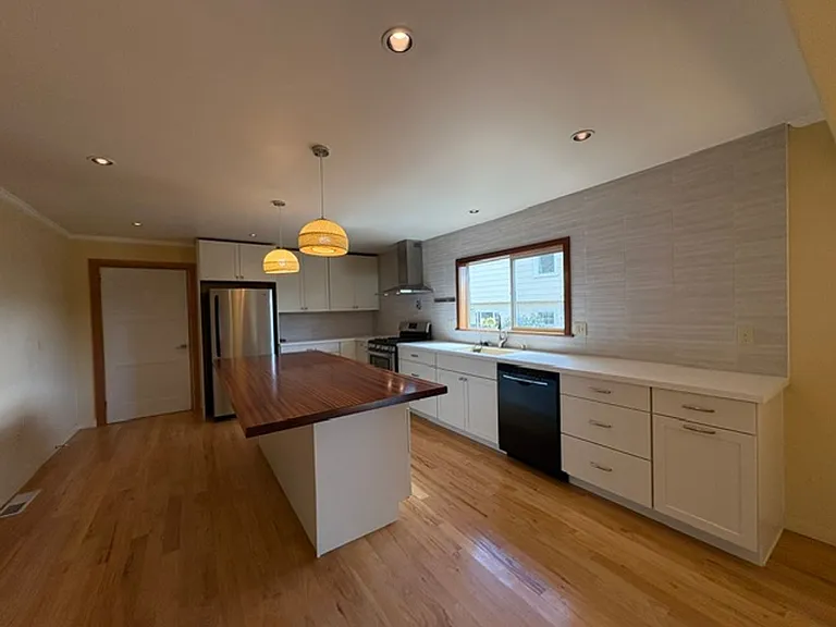 730 3rd Ave — Photo 6