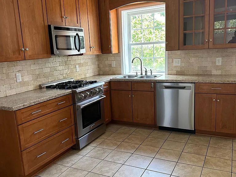 221 N Spring St — Photo 5
