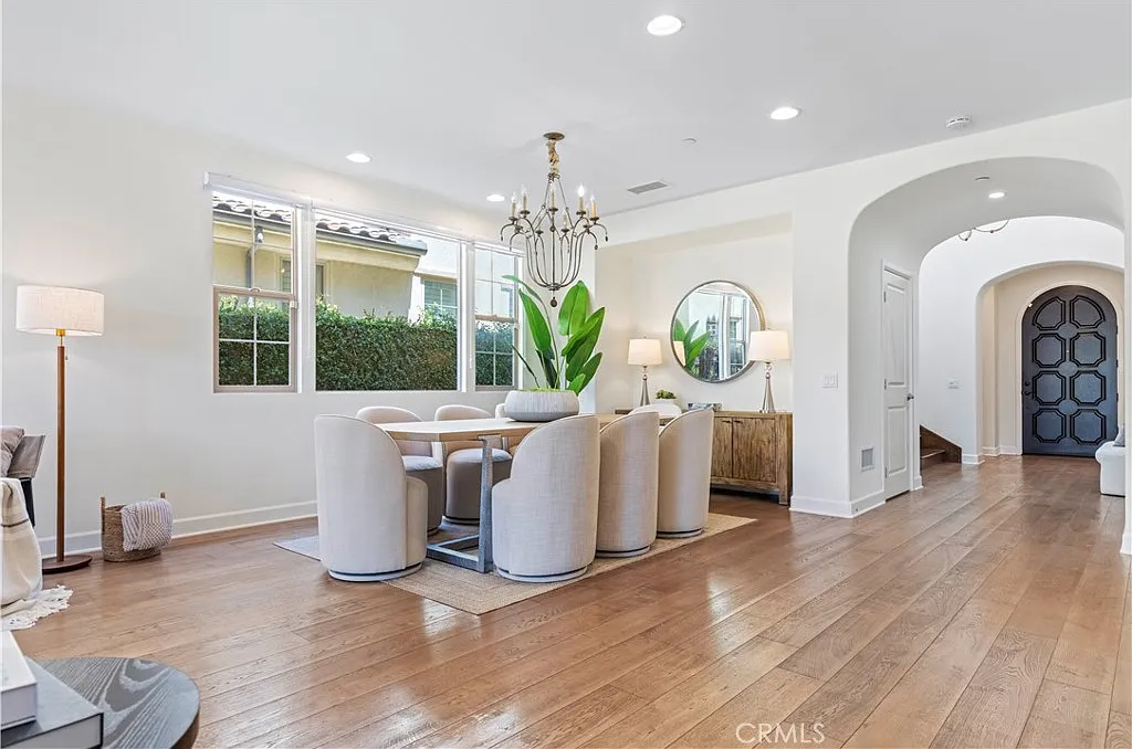 4 bed, 3.5 bath, 3218 sqft, $6,300 — Photo 3