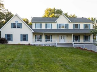 137 Hollyberry Dr, Hopewell Junction, NY 12533