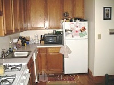 2nd image of 3600 N Hermitage Ave #36023
