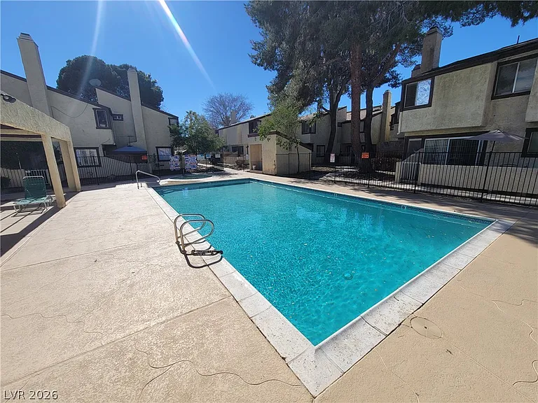 5049 Spencer St #D — Photo 15