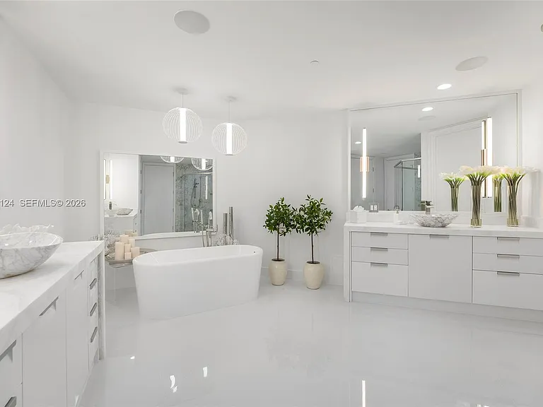 5959 Collins Ave #807 — Photo 40