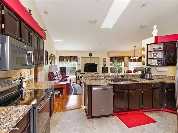 04_648SheridanWoodsDr_177_Kitchen_LowRes