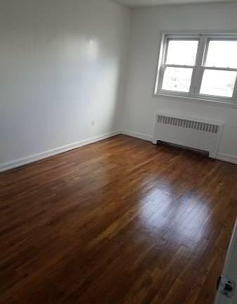 3rd image of 814 Swinton Avenue.