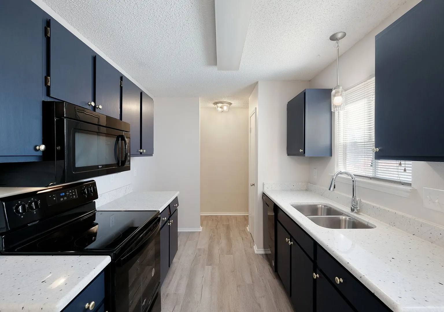 Charming 3-Bedroom Near Randolph AFB — Photo 3