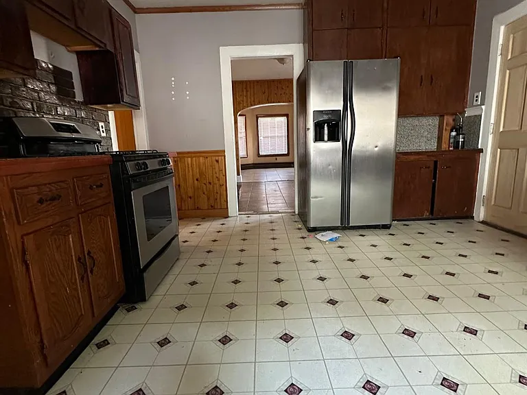913 Social St — Photo 9