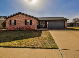 112 Flint Ave, Levelland, TX 79336
