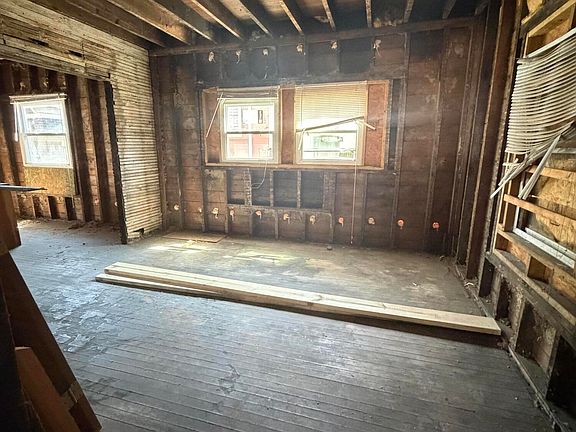 5th image of 1312 Ellis Ave