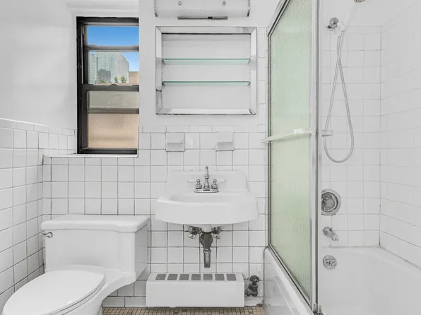 301 East 48th Street image 7 of 9