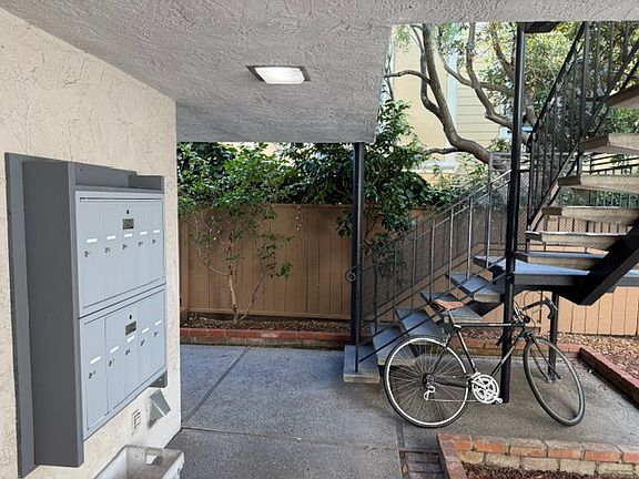 4th image of 2172 Blake St #B