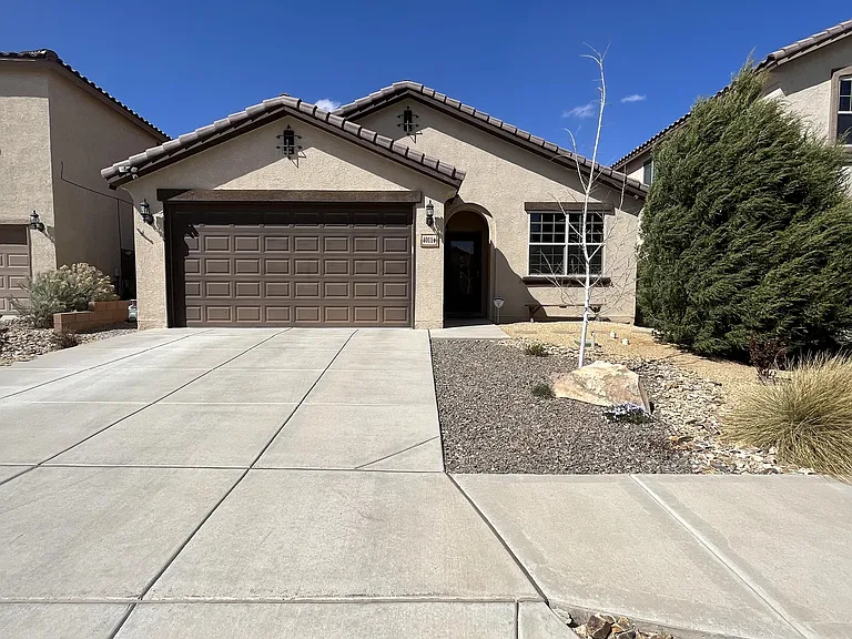 4011 Sierra Alta Ave NE — Photo 1