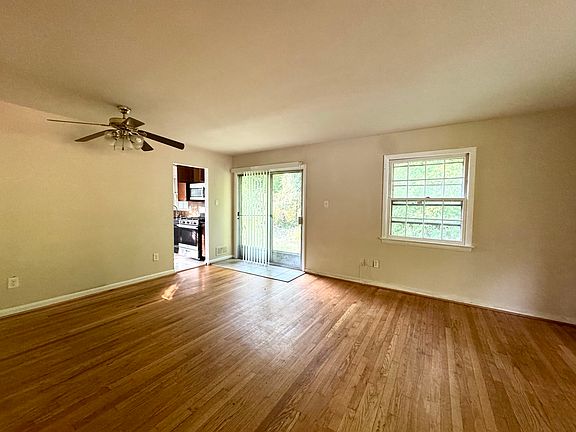 2nd image of 3117 Rosemary Ln