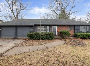 9005 Grandview Dr, Overland Park, KS 66212